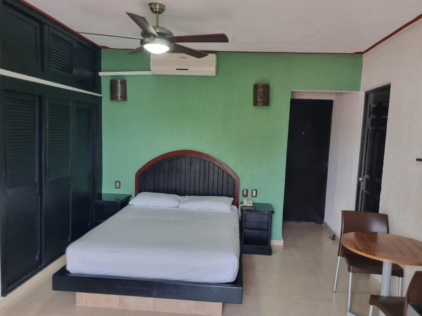 Suites Los Arcos (Adults Only) إيسلا موخيريس المظهر الخارجي الصورة
