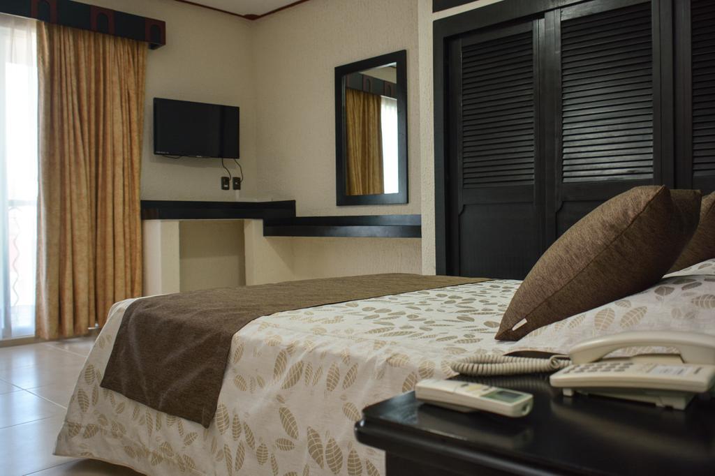 Suites Los Arcos (Adults Only) إيسلا موخيريس المظهر الخارجي الصورة