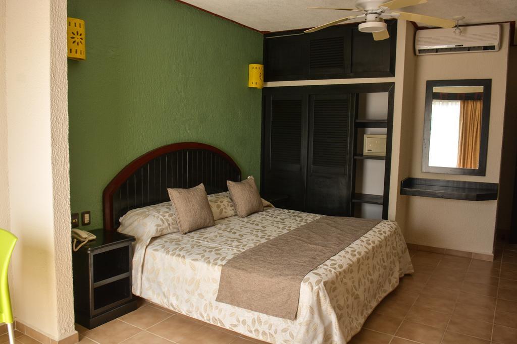 Suites Los Arcos (Adults Only) إيسلا موخيريس المظهر الخارجي الصورة