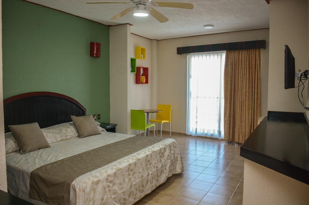 Suites Los Arcos (Adults Only) إيسلا موخيريس المظهر الخارجي الصورة